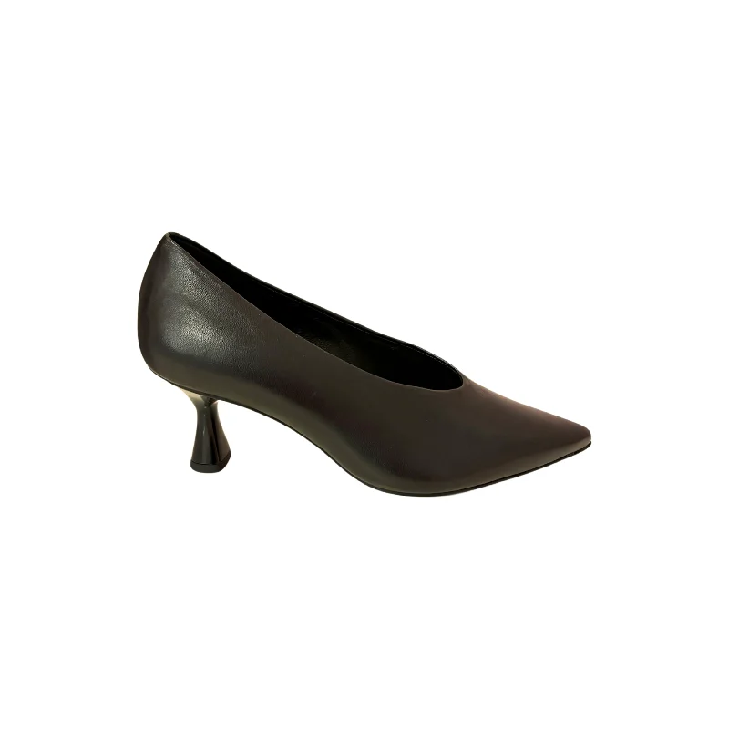 106000 Black Leather Sculpture Pump