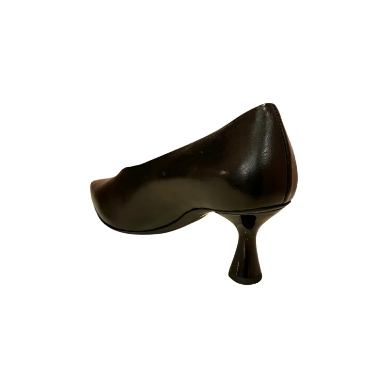 106000 Black Leather Sculpture Pump